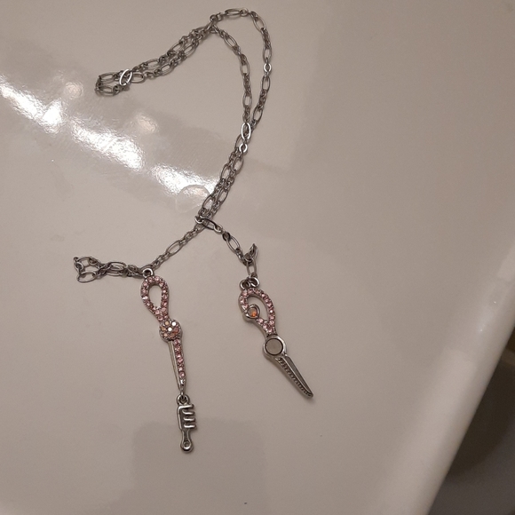 Scissor and Comb necklace - Picture 3 of 3